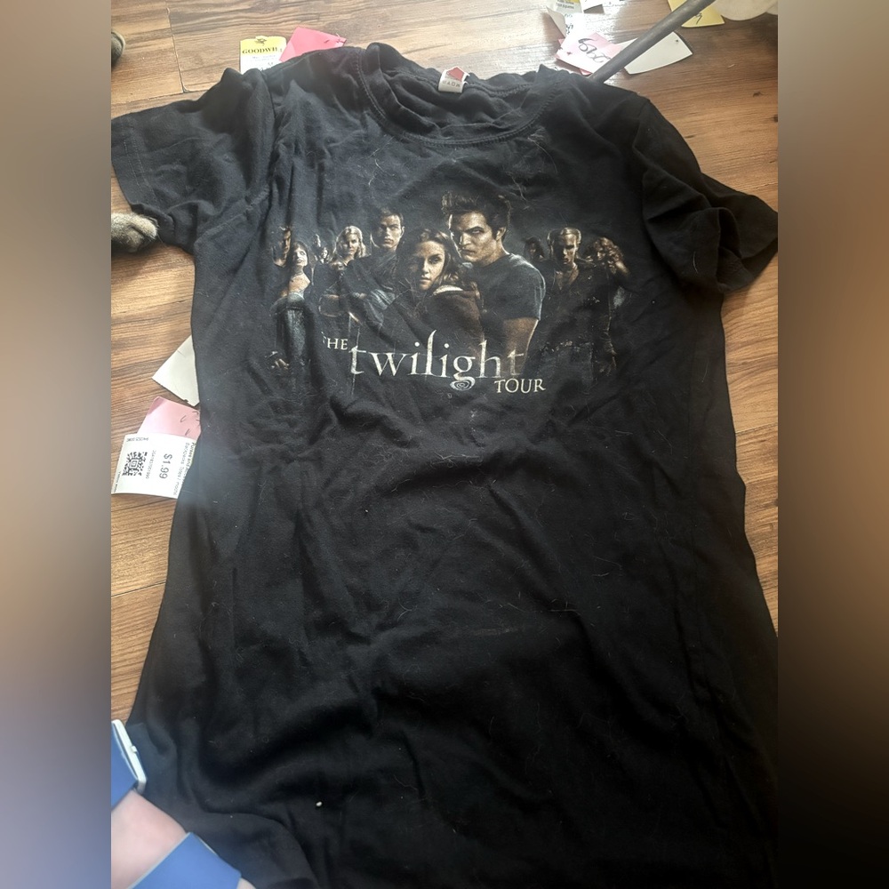 The twilight tour shirt girls